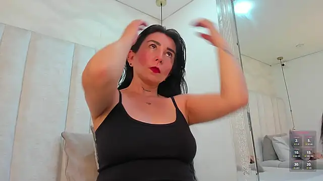 AnnieLove  online show from October 29, 8:00 pm