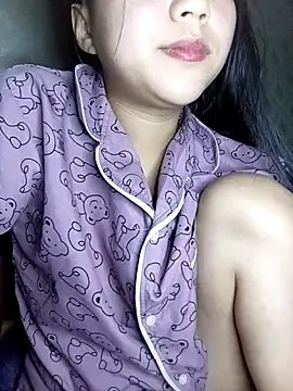 Quynhsumon online show from January 17, 3:52 pm