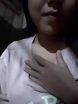 Quynhsumon online show from November 3, 2:32 pm