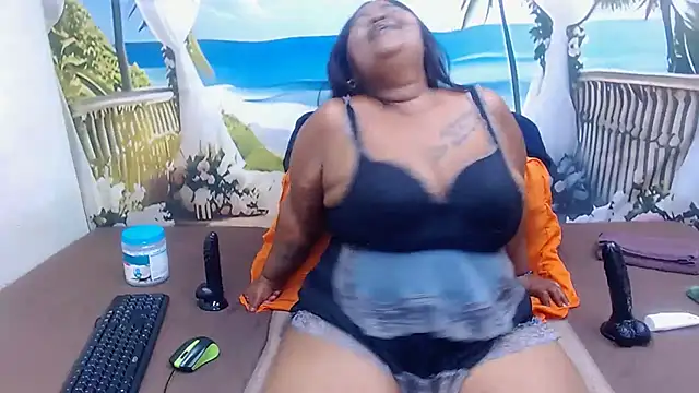 MatureMilfxxx online show from April 30, 5:40 pm