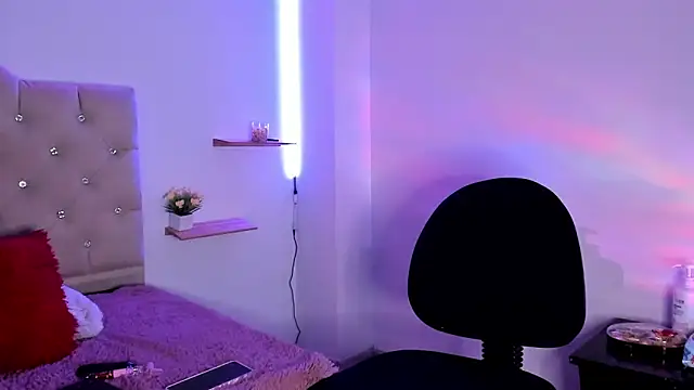 eimyy rouse online show from March 14, 12:44 am