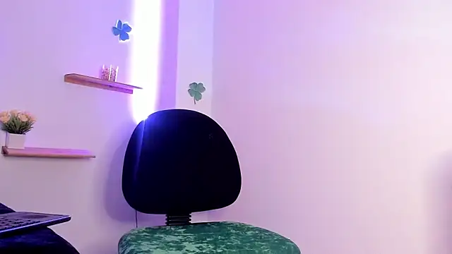 eimyy rouse online show from March 18, 8:47 pm