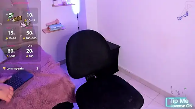 eimyy rouse online show from March 6, 9:32 pm