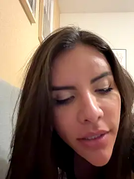 Snapshot of Thaylla_sophiiia chatting on October 27, 4:46 pm Thaylla sophiiia online show from October 27, 4:46 pm