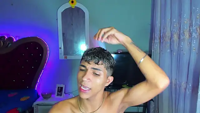 boyswantingplay online show from March 7, 9:22 pm