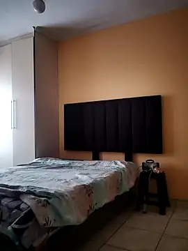 yummy-caramel online show from April 1, 8:48 am