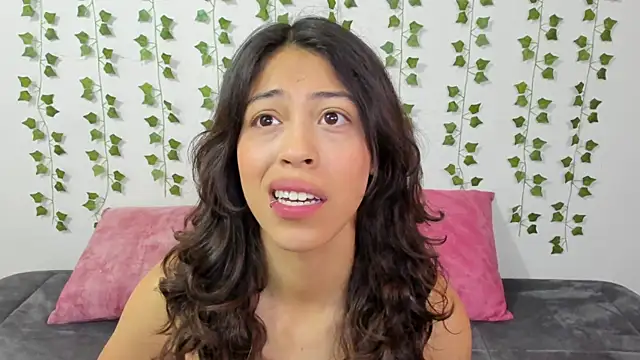 emily jonessxx online show from March 8, 3:49 pm