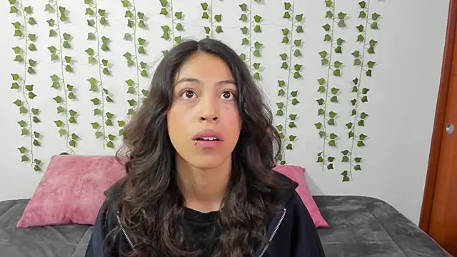 emily jonessxx online show from March 13, 2:51 pm