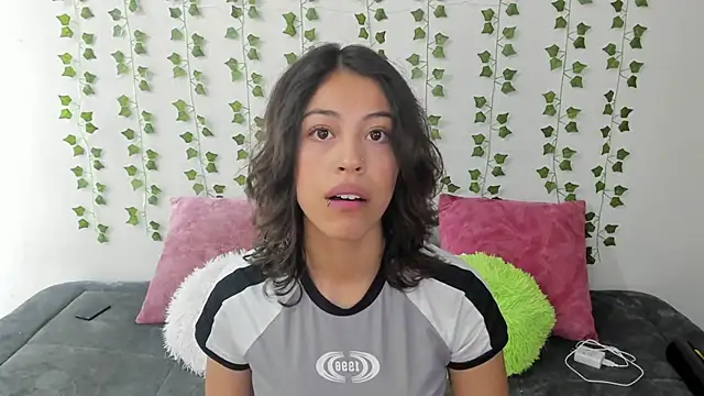 emily jonessxx online show from March 24, 6:02 pm