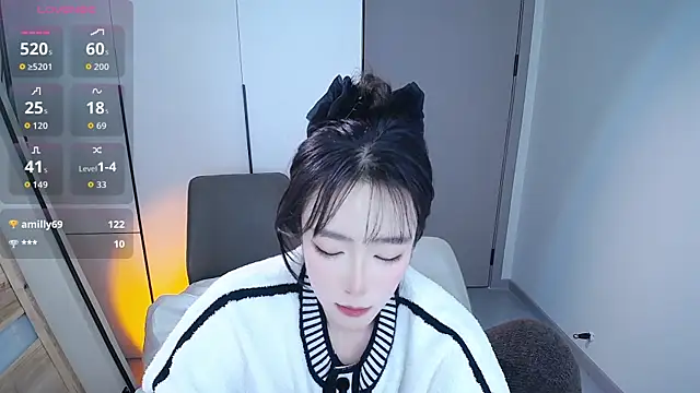 Follyise online show from February 8, 1:59 pm