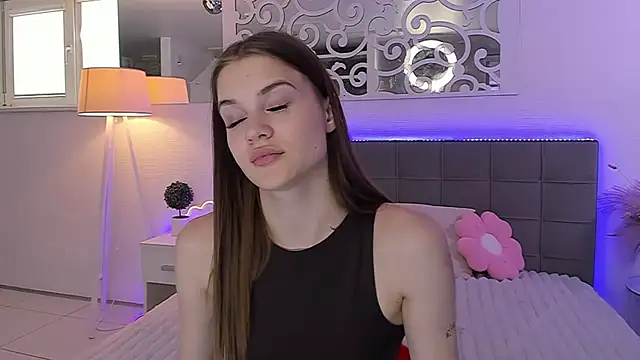 LuisaClover online show from June 26, 12:39 pm