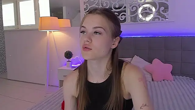 LuisaClover online show from June 28, 12:23 pm