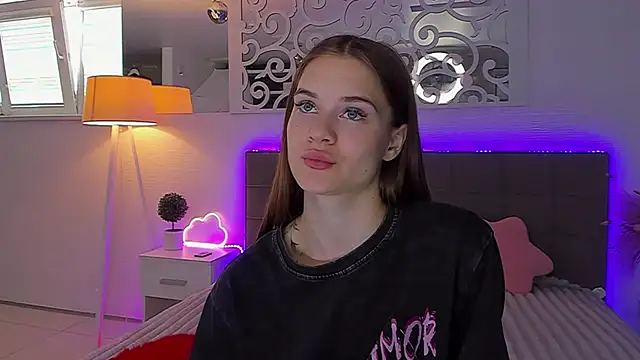 LuisaClover online show from July 7, 12:19 pm