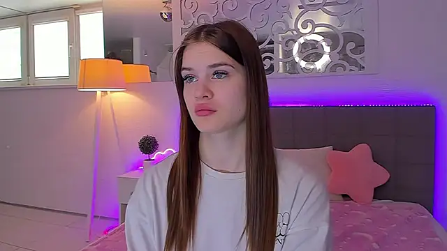 LuisaClover online show from April 29, 12:41 pm