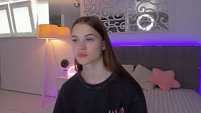 LuisaClover online show from July 5, 12:22 pm