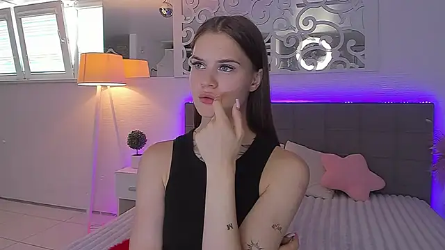 LuisaClover online show from July 11, 12:27 pm