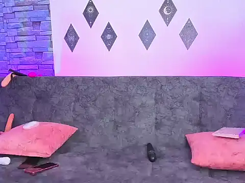 kasandraandsilvii online show from November 3, 1:59 pm