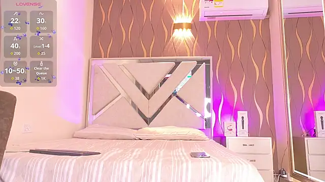 iam nicolle online show from February 28, 1:54 pm