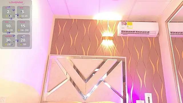 iam nicolle online show from March 5, 12:56 pm