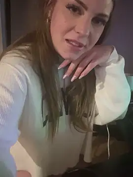 elliepixie online show from December 19, 9:34 am