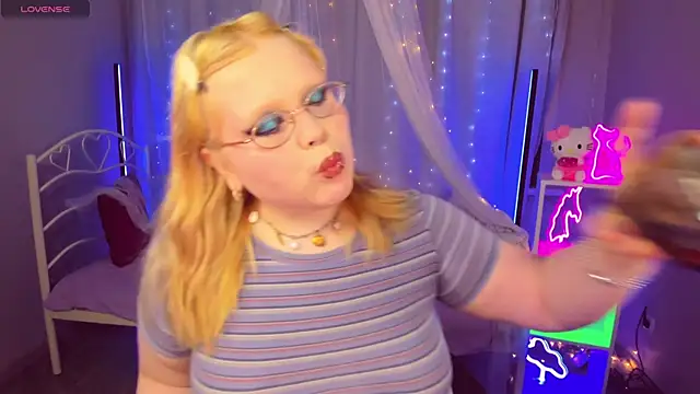 LottieReed online show from June 12, 5:54 pm