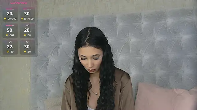 DemmiLove online show from March 19, 6:40 am