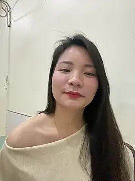 Bee Yellow00 online show from February 14, 5:20 am