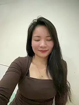 Bee Yellow00 online show from March 16, 5:44 am