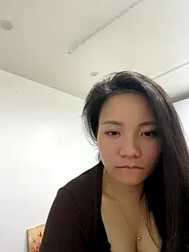 Bee Yellow00 online show from November 21, 5:59 pm