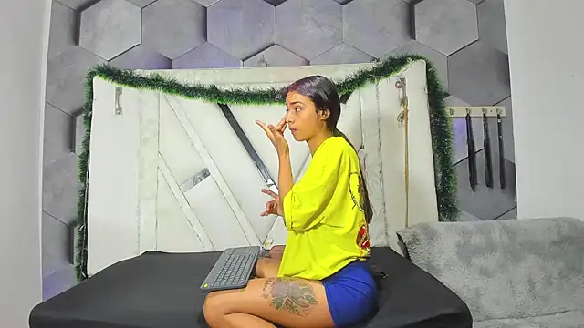 salome mio online show from December 20, 1:26 pm