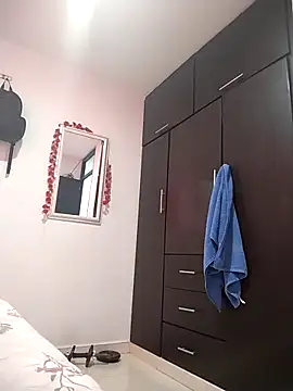 adria0011 online show from November 8, 1:05 pm