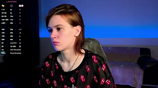 LoraPuffs online show from June 29, 4:39 pm