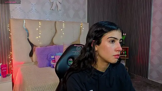 MAIILY TAY online show from March 11, 7:49 pm