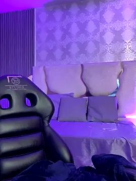 MAIILY TAY online show from November 30, 1:04 pm