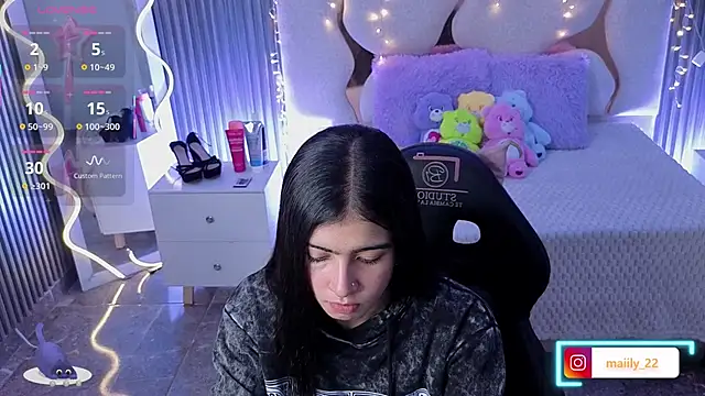 MAIILY TAY online show from February 11, 12:06 pm