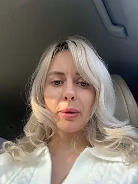 blondegirlx online show from November 7, 12:55 pm