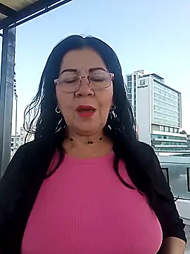 laliItaclark online show from May 4, 12:20 pm