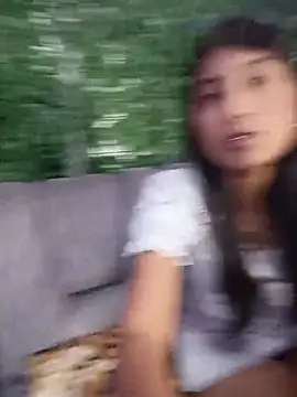 YeseniaRodriguez3 online show from June 11, 12:57 pm