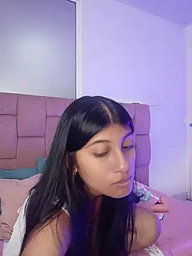 YeseniaRodriguez3 online show from June 27, 12:44 pm