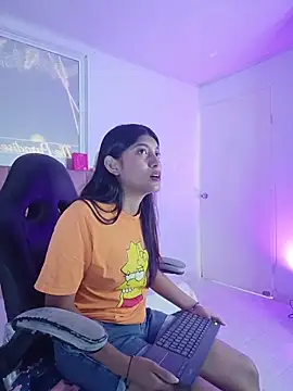 YeseniaRodriguez3 online show from April 28, 5:50 pm