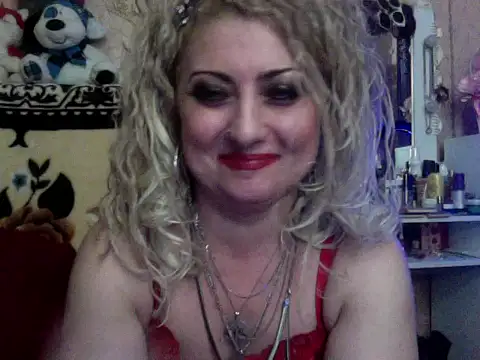 xHot Amazonq online show from November 17, 6:41 pm