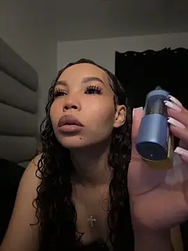 nikkiloveee online show from May 4, 3:54 am