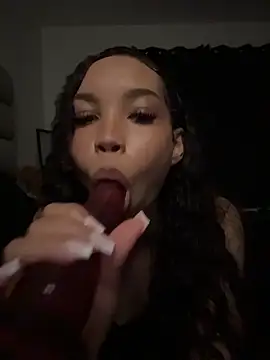 nikkiloveee online show from May 8, 5:21 am