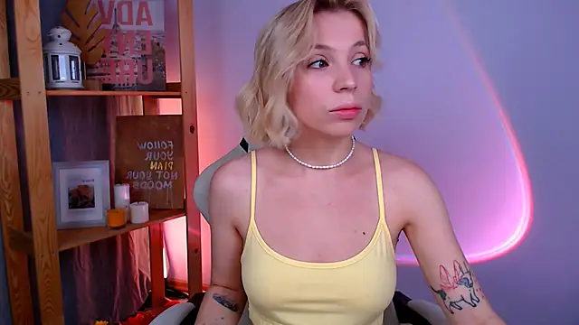 BallerinaCappuchino online show from November 14, 3:39 am