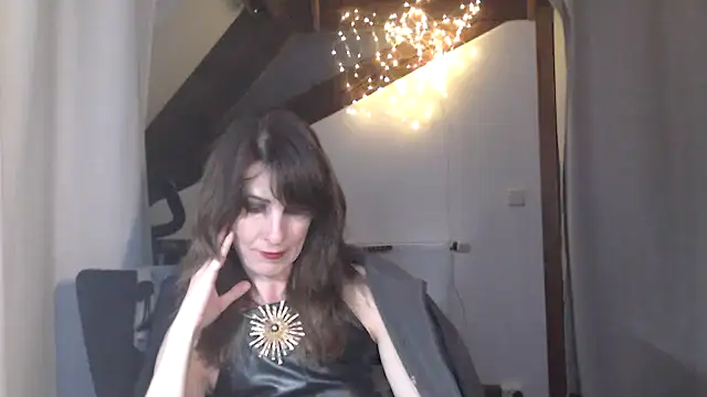 MissDyannis online show from March 17, 10:14 pm