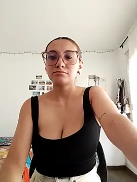 bellastorme04 online show from March 18, 8:36 pm