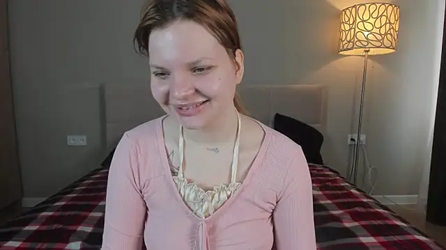 babyyullii online show from April 29, 2:37 am