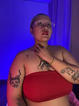 pinkbaddie777 online show from February 1, 3:27 am