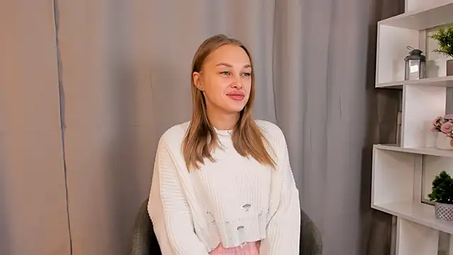 SlyviaCrapo online show from October 29, 1:26 pm