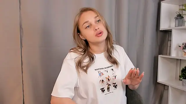 SlyviaCrapo online show from October 30, 1:34 pm